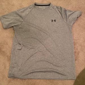 Medium Under armor tee